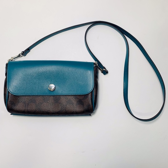 Coach Handbags - EUC Coach Signature Leather Crossbody Bag